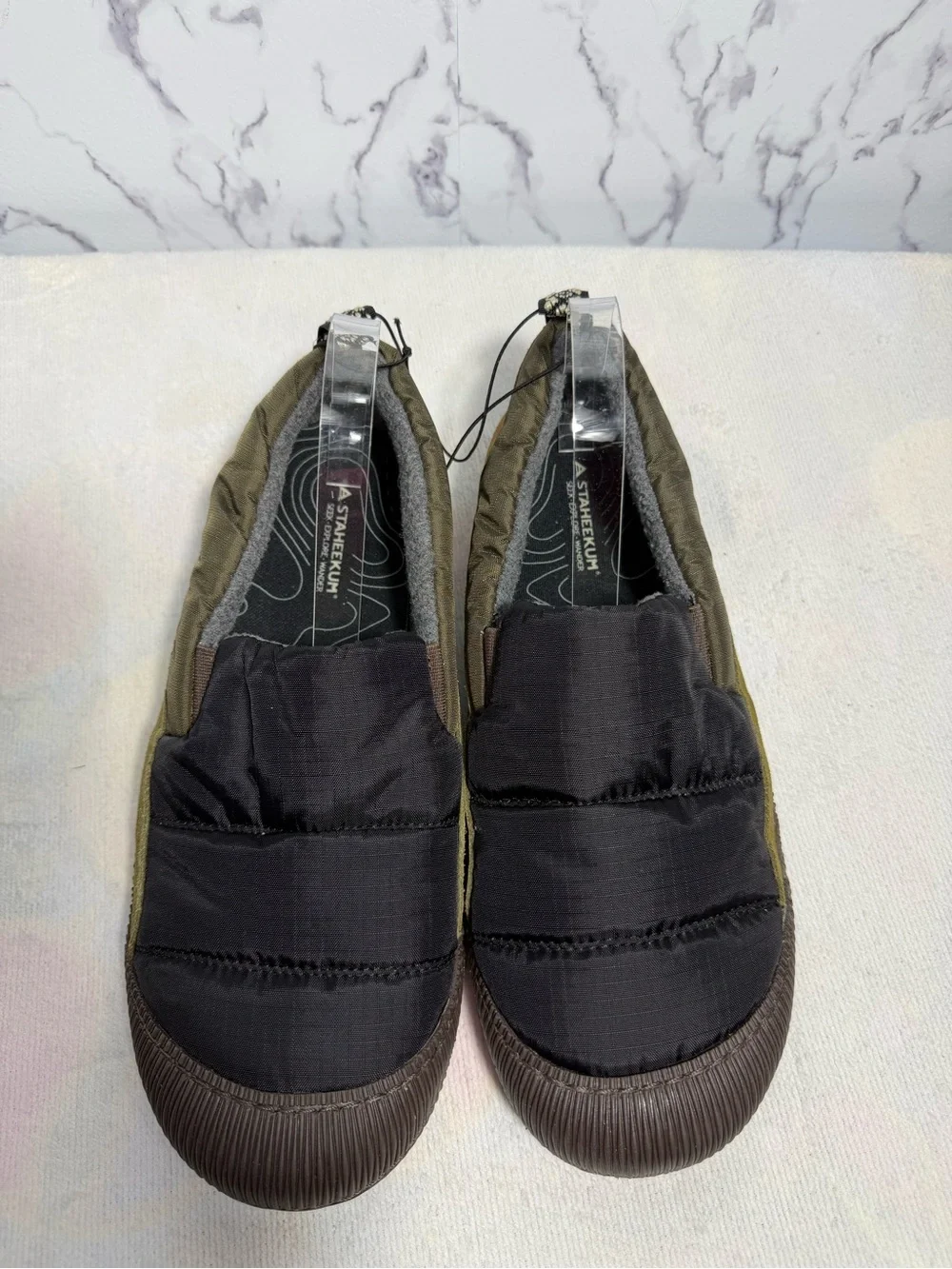 Staheekum Men’s Puff Slip-On Shoes Size 11 Black Quilted Camping Slippers NWT
